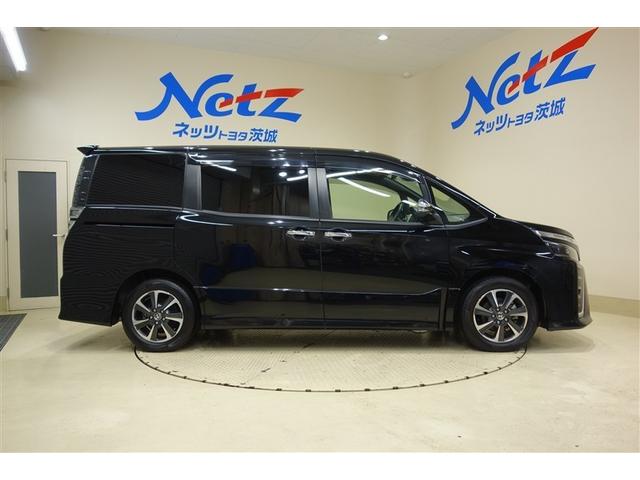 ヴォクシー ZS 煌III プリクラッシュ スマートキ アイスト DVD再生機能 記録簿付き 横滑り防止装置 ナビTV アルミ 三列シート WAC 盗難防止 オートエアコン キーレス ETC装備 パワステ メモリナビ クルコン(6枚目)