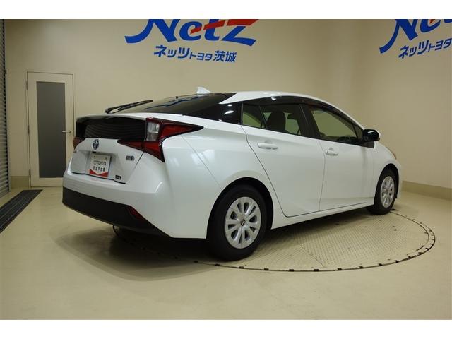 プリウス ＳセーフティプラスＩＩ　１００Ｖ電源　９型純正ナビ　フルセグＴＶ　ブルートゥース　ＤＶＤ再生　全周囲カメラ　ＥＴＣ　スマートキー　オートエアコン　クルーズコントロール　ＬＥＤライト　ブラインドスポットモニタ　セーフティセンス（7枚目）