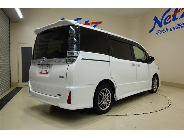 ヴォクシー ハイブリッドＺＳ　煌ＩＩＩ　１０型純正ナビ　フルセグＴＶ　ブルートゥース　ＤＶＤ再生　後席モニター　リヤカメラ　ＥＴＣ　スマートキー　オートエアコン　クルーズコントロール　ＬＥＤライト　両側電動ドア　セーフティセンス　アルミ（7枚目）