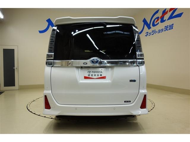 ヴォクシー ハイブリッドＺＳ　煌ＩＩＩ　１０型純正ナビ　フルセグＴＶ　ブルートゥース　ＤＶＤ再生　後席モニター　リヤカメラ　ＥＴＣ　スマートキー　オートエアコン　クルーズコントロール　ＬＥＤライト　両側電動ドア　セーフティセンス　アルミ（8枚目）