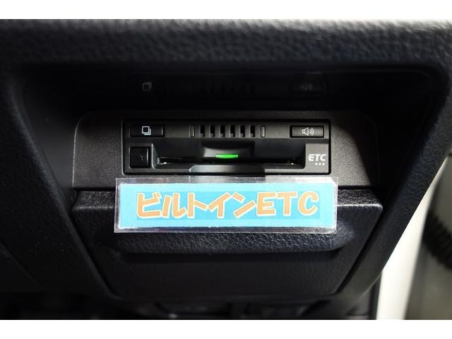 ヴォクシー ハイブリッドＺＳ　煌ＩＩＩ　１０型純正ナビ　フルセグＴＶ　ブルートゥース　ＤＶＤ再生　後席モニター　リヤカメラ　ＥＴＣ　スマートキー　オートエアコン　クルーズコントロール　ＬＥＤライト　両側電動ドア　セーフティセンス　アルミ（17枚目）