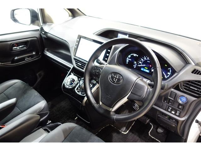 ヴォクシー ハイブリッドＺＳ　煌ＩＩＩ　１０型純正ナビ　フルセグＴＶ　ブルートゥース　ＤＶＤ再生　後席モニター　リヤカメラ　ＥＴＣ　スマートキー　オートエアコン　クルーズコントロール　ＬＥＤライト　両側電動ドア　セーフティセンス　アルミ（25枚目）