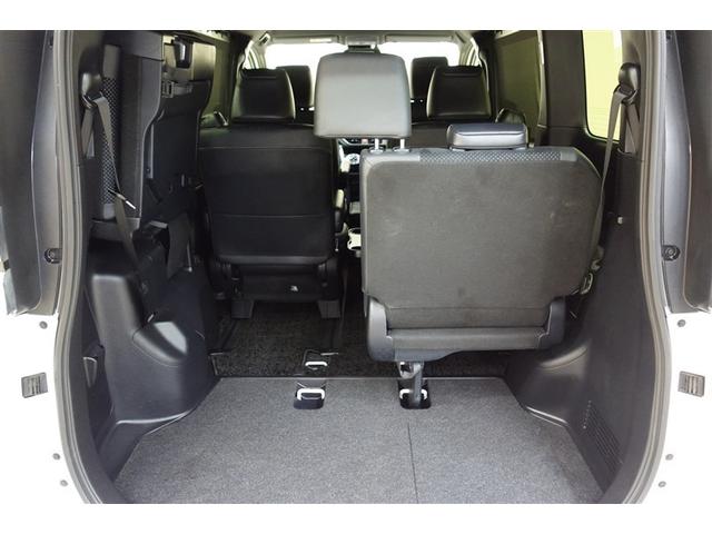 ヴォクシー ハイブリッドＺＳ　煌ＩＩＩ　１０型純正ナビ　フルセグＴＶ　ブルートゥース　ＤＶＤ再生　後席モニター　リヤカメラ　ＥＴＣ　スマートキー　オートエアコン　クルーズコントロール　ＬＥＤライト　両側電動ドア　セーフティセンス　アルミ（30枚目）