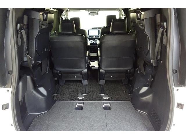 ヴォクシー ハイブリッドＺＳ　煌ＩＩＩ　１０型純正ナビ　フルセグＴＶ　ブルートゥース　ＤＶＤ再生　後席モニター　リヤカメラ　ＥＴＣ　スマートキー　オートエアコン　クルーズコントロール　ＬＥＤライト　両側電動ドア　セーフティセンス　アルミ（31枚目）