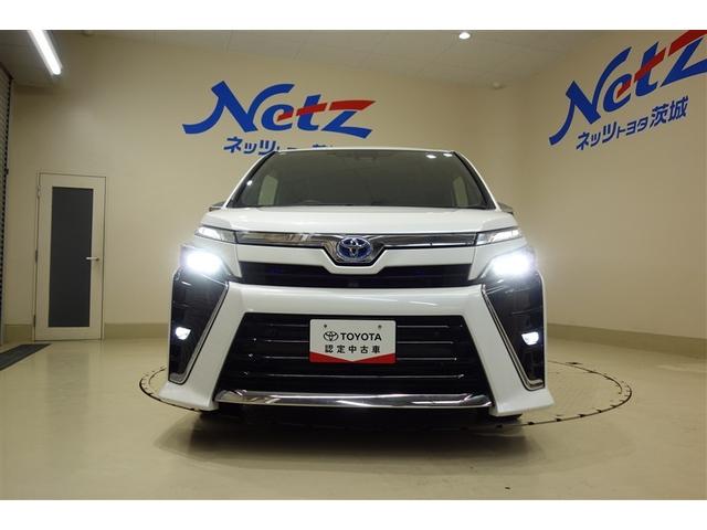 ヴォクシー ハイブリッドＺＳ　煌ＩＩＩ　１０型純正ナビ　フルセグＴＶ　ブルートゥース　ＤＶＤ再生　後席モニター　リヤカメラ　ＥＴＣ　スマートキー　オートエアコン　クルーズコントロール　ＬＥＤライト　両側電動ドア　セーフティセンス　アルミ（35枚目）