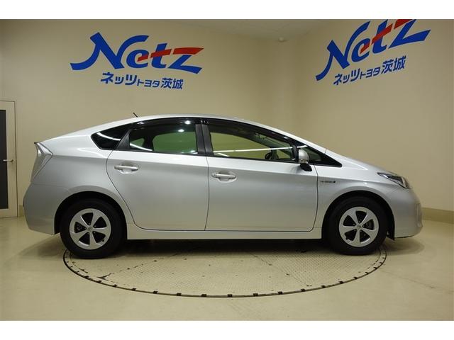 プリウス Ｓ　アイドリングストップ搭載　ＡＵＸ接続可　インテリキー　デュアルエアバック　エアＢ　イモビライザー　ワンオーナー車　ナビＴＶ　ＡＵＴＯエアコン　横スベリ防止　アルミホイール　ＥＴＣ装備　ＡＢＳ　取説記録（6枚目）