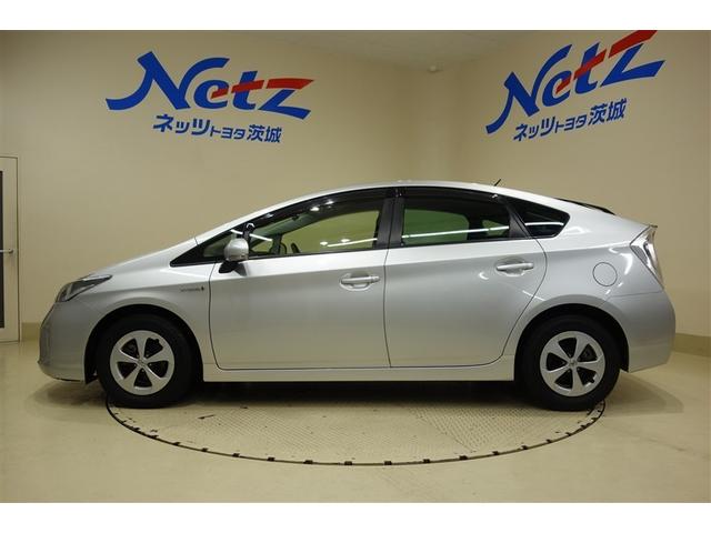 プリウス Ｓ　アイドリングストップ搭載　ＡＵＸ接続可　インテリキー　デュアルエアバック　エアＢ　イモビライザー　ワンオーナー車　ナビＴＶ　ＡＵＴＯエアコン　横スベリ防止　アルミホイール　ＥＴＣ装備　ＡＢＳ　取説記録（10枚目）