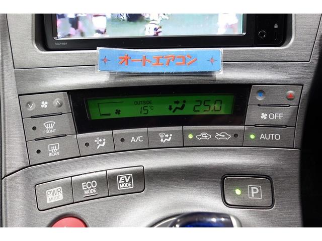 プリウス Ｓ　アイドリングストップ搭載　ＡＵＸ接続可　インテリキー　デュアルエアバック　エアＢ　イモビライザー　ワンオーナー車　ナビＴＶ　ＡＵＴＯエアコン　横スベリ防止　アルミホイール　ＥＴＣ装備　ＡＢＳ　取説記録（18枚目）