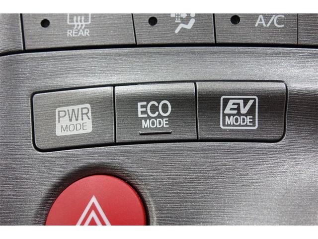 プリウス Ｓ　アイドリングストップ搭載　ＡＵＸ接続可　インテリキー　デュアルエアバック　エアＢ　イモビライザー　ワンオーナー車　ナビＴＶ　ＡＵＴＯエアコン　横スベリ防止　アルミホイール　ＥＴＣ装備　ＡＢＳ　取説記録（19枚目）