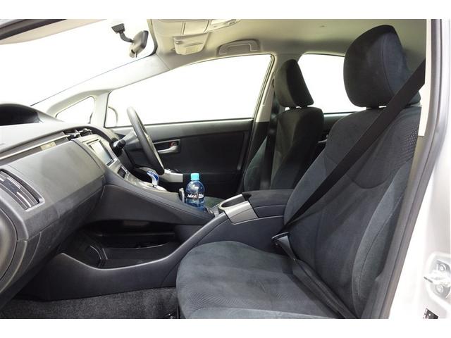 プリウス Ｓ　アイドリングストップ搭載　ＡＵＸ接続可　インテリキー　デュアルエアバック　エアＢ　イモビライザー　ワンオーナー車　ナビＴＶ　ＡＵＴＯエアコン　横スベリ防止　アルミホイール　ＥＴＣ装備　ＡＢＳ　取説記録（21枚目）