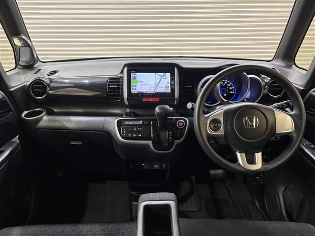 Ｎ－ＢＯＸカスタム Ｇ　ＳＳパッケージ　純正ナビ　フルセグＴＶ　ブルートゥース　ＤＶＤ再生　リヤカメラ　ＥＴＣ　スマ－トキ－　オートエアコン　シートヒーター　アイドリングストップストップ　ＨＩＤライト　両側電動ドア　アルミホイール（12枚目）