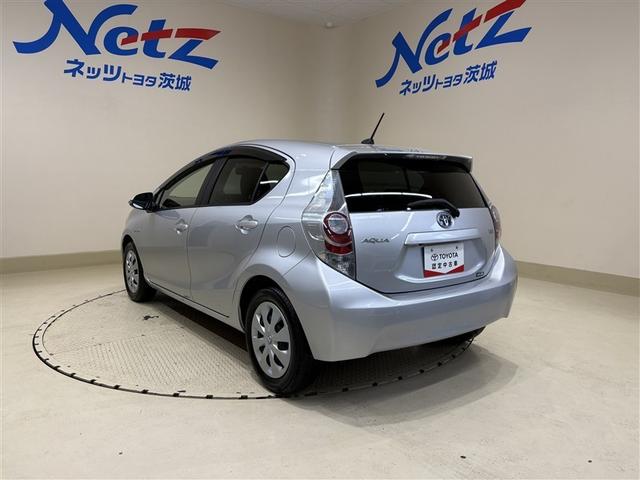 アクア Ｇ　純正ナビ　フルセグＴＶ　ブルートゥース　ＤＶＤ再生　リヤカメラ　ＥＴＣ　スマートキー＆プッシュスタート　オートエアコン　パワーウィンドウ　パワーステアリング　デュアルエアバッグ　ロングラン保証（10枚目）