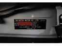 コーションプレートです。フレームナンバーやカラーコードなどが記載されています。