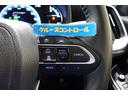 追従機能付きレーダークルーズコントロールで、前方の車両との車速に応じた車間距離を保ち、追従走行を支援します。