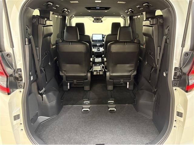 ノア ハイブリッドＳ－Ｚ　スマートキ　助手席エアバッグ　クルコン　ＥＴＣ車載器　アイドリングストップ　ＤＶＤ　ＬＥＤライト　メモリーナビ　パワステ　メディアプレイヤー接続　３列シート　Ｗエアコン　エアコン　横滑防止装置　ＡＢＳ（32枚目）
