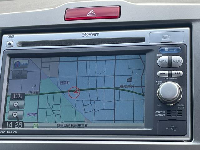 フリードハイブリッド ジャストセレクション　バックカメラ　ナビ　ＴＶ　オートクルーズコントロール　両側電動スライドドア　ＨＩＤ　スマートキー　電動格納ミラー　３列シート　ウォークスルー　ＣＶＴ　アルミホイール　ＣＤ　ＤＶＤ再生　ＵＳＢ（5枚目）
