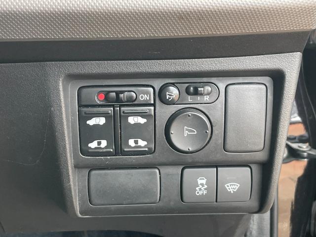フリードハイブリッド ジャストセレクション　バックカメラ　ナビ　ＴＶ　オートクルーズコントロール　両側電動スライドドア　ＨＩＤ　スマートキー　電動格納ミラー　３列シート　ウォークスルー　ＣＶＴ　アルミホイール　ＣＤ　ＤＶＤ再生　ＵＳＢ（8枚目）