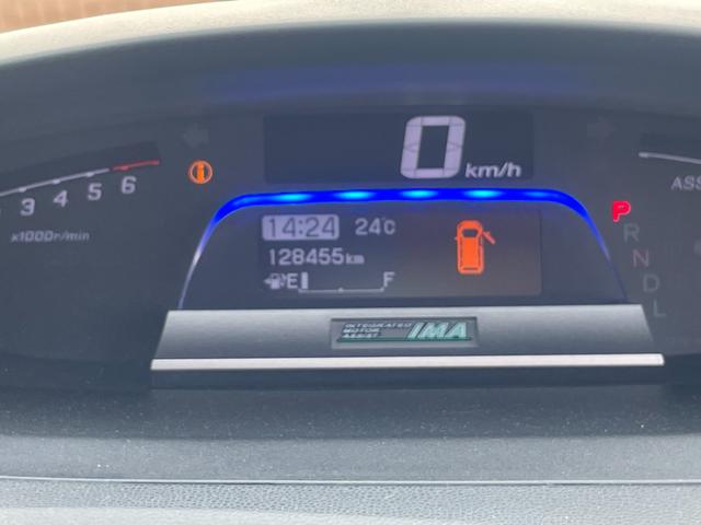 フリードハイブリッド ジャストセレクション　バックカメラ　ナビ　ＴＶ　オートクルーズコントロール　両側電動スライドドア　ＨＩＤ　スマートキー　電動格納ミラー　３列シート　ウォークスルー　ＣＶＴ　アルミホイール　ＣＤ　ＤＶＤ再生　ＵＳＢ（33枚目）