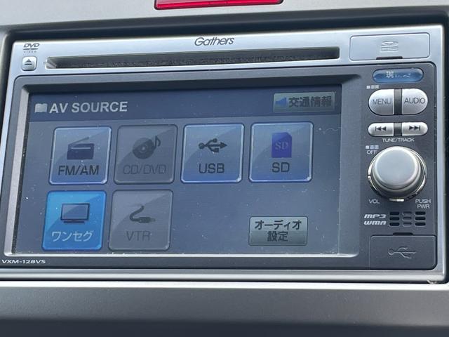 フリードハイブリッド ジャストセレクション　バックカメラ　ナビ　ＴＶ　オートクルーズコントロール　両側電動スライドドア　ＨＩＤ　スマートキー　電動格納ミラー　３列シート　ウォークスルー　ＣＶＴ　アルミホイール　ＣＤ　ＤＶＤ再生　ＵＳＢ（36枚目）