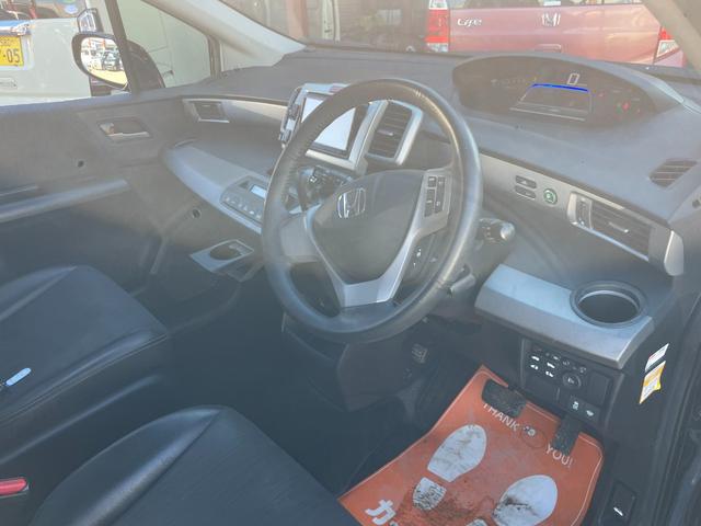 フリードハイブリッド ジャストセレクション　ＥＴＣ　バックカメラ　ナビ　ＴＶ　オートクルーズコントロール　両側電動スライドドア　ＨＩＤ　スマートキー　アイドリングストップ　電動格納ミラー　後席モニター　３列シート　ＣＶＴ　アルミホイール　ＵＳＢ（33枚目）