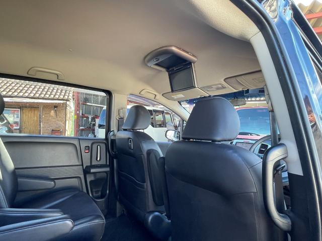 フリードハイブリッド ジャストセレクション　ＥＴＣ　バックカメラ　ナビ　ＴＶ　オートクルーズコントロール　両側電動スライドドア　ＨＩＤ　スマートキー　アイドリングストップ　電動格納ミラー　後席モニター　３列シート　ＣＶＴ　アルミホイール　ＵＳＢ（35枚目）