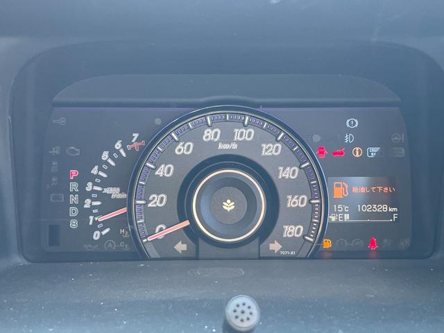 ステップワゴンスパーダ パワーエディション ETC TV 両側電動スライドドア HID キーレスエントリー 後席モニター 3列シート CVT アルミホイール CD DVD再生 USB 盗難防止システム 衝突安全ボディ ABS ESC エアコン(22枚目)