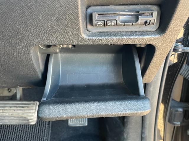 ステップワゴンスパーダ パワーエディション ETC TV 両側電動スライドドア HID キーレスエントリー 後席モニター 3列シート CVT アルミホイール CD DVD再生 USB 盗難防止システム 衝突安全ボディ ABS ESC エアコン(46枚目)