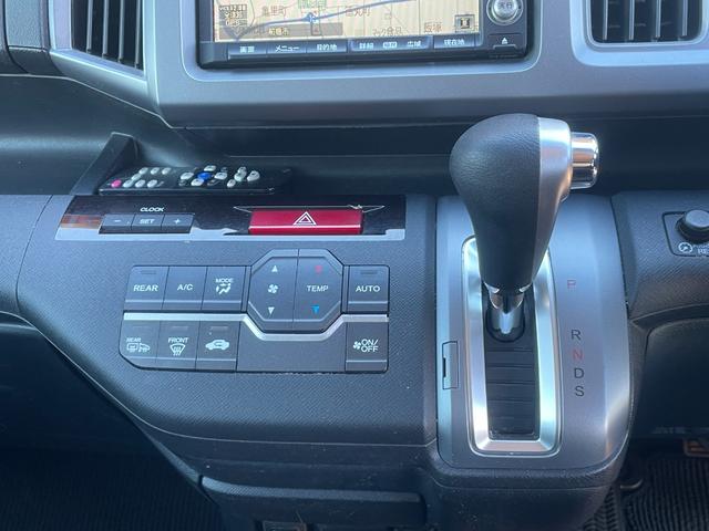 ステップワゴンスパーダ Ｚ　インターナビセレクション　ＥＴＣ　バックカメラ　ナビ　ＴＶ　クリアランスソナー　オートクルーズコントロール　両側電動スライドドア　ＨＩＤ　スマートキー　アイドリングストップ　後席モニター　３列シート　ＣＶＴ　アルミホイール（6枚目）