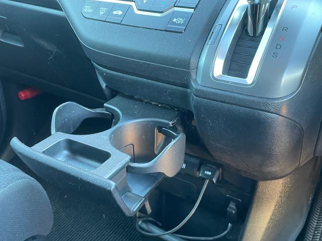 ステップワゴンスパーダ Ｚ　インターナビセレクション　ＥＴＣ　バックカメラ　ナビ　ＴＶ　クリアランスソナー　オートクルーズコントロール　両側電動スライドドア　ＨＩＤ　スマートキー　アイドリングストップ　後席モニター　３列シート　ＣＶＴ　アルミホイール（7枚目）