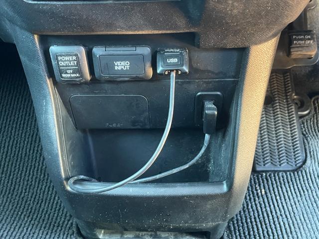 ステップワゴンスパーダ Ｚ　インターナビセレクション　ＥＴＣ　バックカメラ　ナビ　ＴＶ　クリアランスソナー　オートクルーズコントロール　両側電動スライドドア　ＨＩＤ　スマートキー　アイドリングストップ　後席モニター　３列シート　ＣＶＴ　アルミホイール（8枚目）