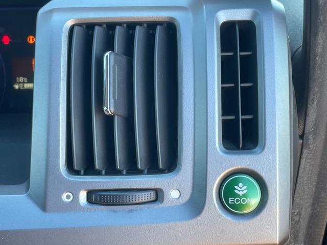 ステップワゴンスパーダ Ｚ　インターナビセレクション　ＥＴＣ　バックカメラ　ナビ　ＴＶ　クリアランスソナー　オートクルーズコントロール　両側電動スライドドア　ＨＩＤ　スマートキー　アイドリングストップ　後席モニター　３列シート　ＣＶＴ　アルミホイール（9枚目）