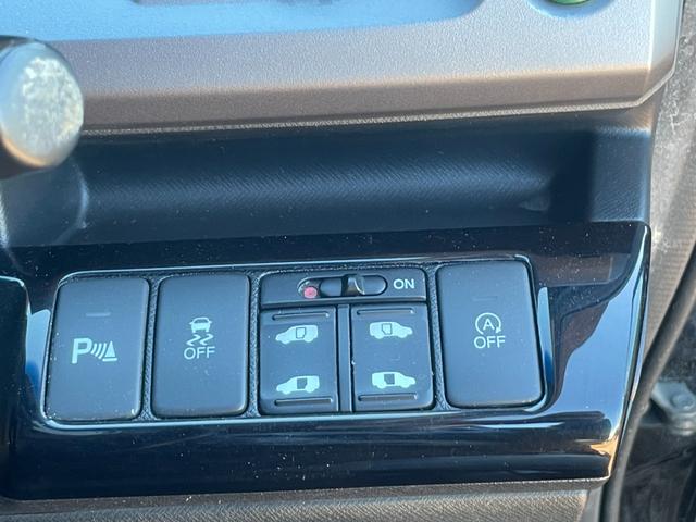 ステップワゴンスパーダ Ｚ　インターナビセレクション　ＥＴＣ　バックカメラ　ナビ　ＴＶ　クリアランスソナー　オートクルーズコントロール　両側電動スライドドア　ＨＩＤ　スマートキー　アイドリングストップ　後席モニター　３列シート　ＣＶＴ　アルミホイール（10枚目）