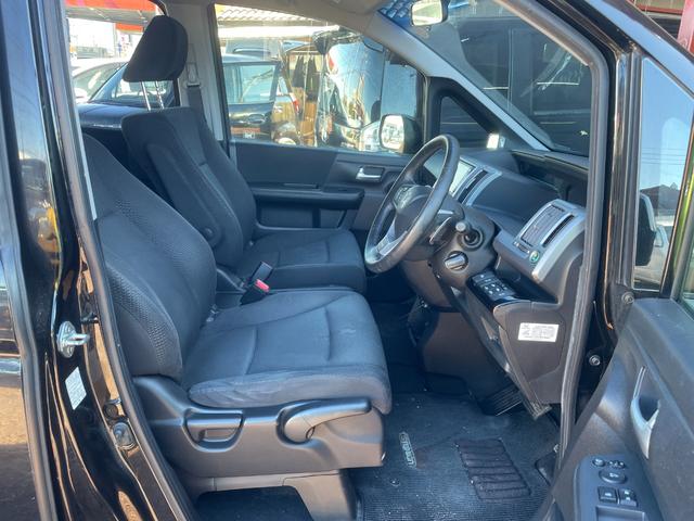 ステップワゴンスパーダ Ｚ　インターナビセレクション　ＥＴＣ　バックカメラ　ナビ　ＴＶ　クリアランスソナー　オートクルーズコントロール　両側電動スライドドア　ＨＩＤ　スマートキー　アイドリングストップ　後席モニター　３列シート　ＣＶＴ　アルミホイール（29枚目）