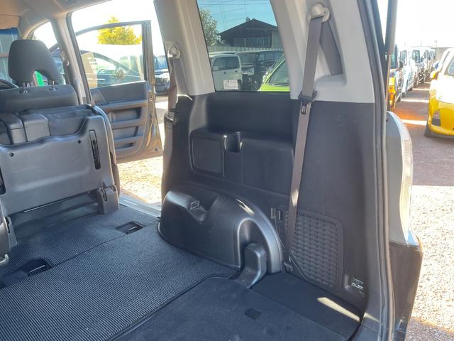 ステップワゴンスパーダ Ｚ　インターナビセレクション　ＥＴＣ　バックカメラ　ナビ　ＴＶ　クリアランスソナー　オートクルーズコントロール　両側電動スライドドア　ＨＩＤ　スマートキー　アイドリングストップ　後席モニター　３列シート　ＣＶＴ　アルミホイール（40枚目）