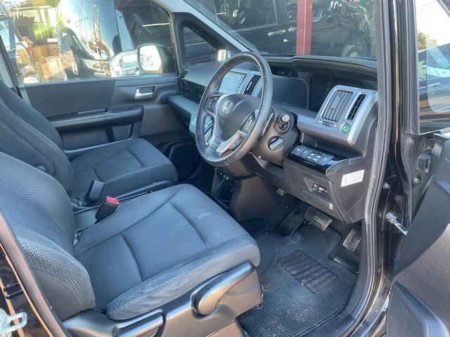 ステップワゴンスパーダ Ｚ　インターナビセレクション　ＥＴＣ　バックカメラ　ナビ　ＴＶ　クリアランスソナー　オートクルーズコントロール　両側電動スライドドア　ＨＩＤ　スマートキー　アイドリングストップ　後席モニター　３列シート　ＣＶＴ　アルミホイール（43枚目）