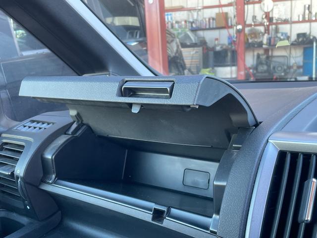 ステップワゴンスパーダ Ｚ　インターナビセレクション　ＥＴＣ　バックカメラ　ナビ　ＴＶ　クリアランスソナー　オートクルーズコントロール　両側電動スライドドア　ＨＩＤ　スマートキー　アイドリングストップ　後席モニター　３列シート　ＣＶＴ　アルミホイール（46枚目）