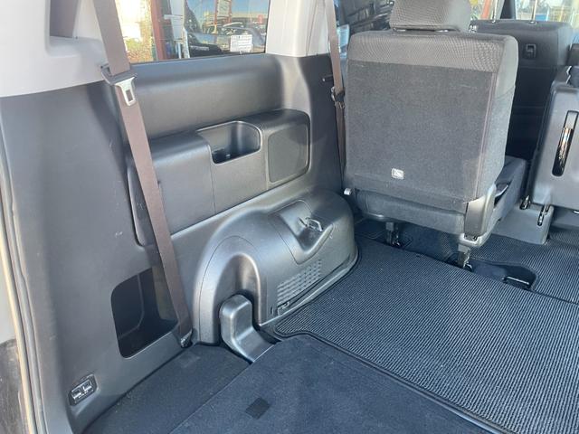 ステップワゴンスパーダ Ｚ　インターナビセレクション　ＥＴＣ　バックカメラ　ナビ　ＴＶ　クリアランスソナー　オートクルーズコントロール　両側電動スライドドア　ＨＩＤ　スマートキー　アイドリングストップ　後席モニター　３列シート　ＣＶＴ　アルミホイール（51枚目）