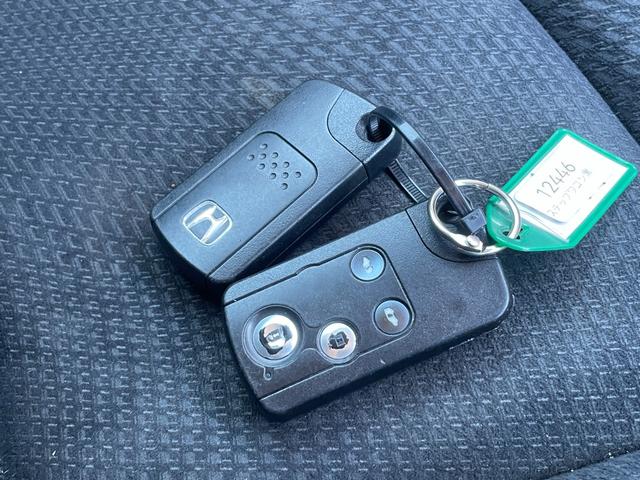 ステップワゴンスパーダ Ｚ　インターナビセレクション　ＥＴＣ　バックカメラ　ナビ　ＴＶ　クリアランスソナー　オートクルーズコントロール　両側電動スライドドア　ＨＩＤ　スマートキー　アイドリングストップ　後席モニター　３列シート　ＣＶＴ　アルミホイール（62枚目）