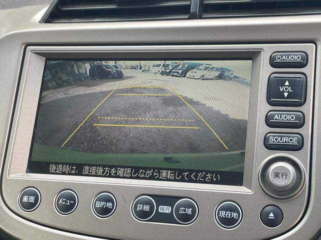 フィットハイブリッド スマートセレクション ハイブリッド ETC バックカメラ ナビ TV オートクルーズコントロール HID スマートキー 電動格納ミラー CVT 盗難防止システム 衝突安全ボディ アルミホイール CD チップアップシート(4枚目)