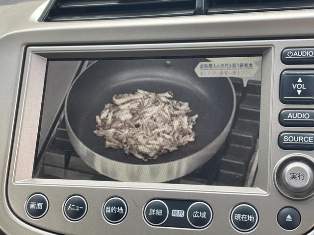 フィットハイブリッド スマートセレクション ハイブリッド ETC バックカメラ ナビ TV オートクルーズコントロール HID スマートキー 電動格納ミラー CVT 盗難防止システム 衝突安全ボディ アルミホイール CD チップアップシート(5枚目)