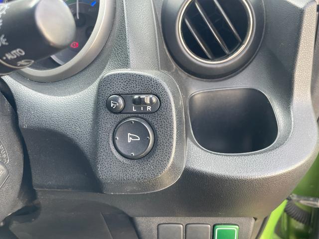 フィットハイブリッド スマートセレクション ハイブリッド ETC バックカメラ ナビ TV オートクルーズコントロール HID スマートキー 電動格納ミラー CVT 盗難防止システム 衝突安全ボディ アルミホイール CD チップアップシート(11枚目)