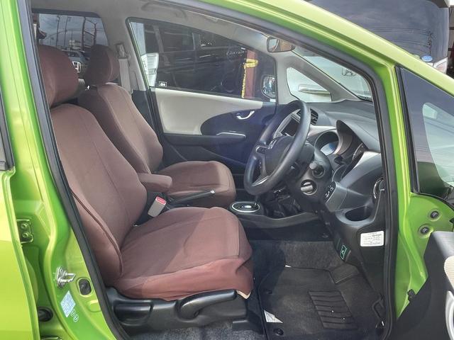 フィットハイブリッド スマートセレクション ハイブリッド ETC バックカメラ ナビ TV オートクルーズコントロール HID スマートキー 電動格納ミラー CVT 盗難防止システム 衝突安全ボディ アルミホイール CD チップアップシート(30枚目)