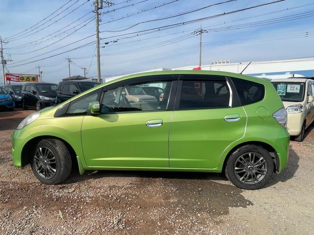 フィットハイブリッド スマートセレクション ハイブリッド ETC バックカメラ ナビ TV オートクルーズコントロール HID スマートキー 電動格納ミラー CVT 盗難防止システム 衝突安全ボディ アルミホイール CD チップアップシート(38枚目)