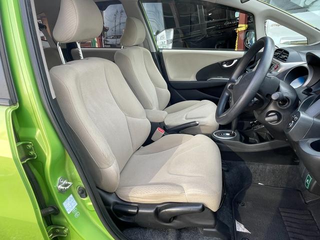 フィットハイブリッド スマートセレクション ハイブリッド ETC バックカメラ ナビ TV オートクルーズコントロール HID スマートキー 電動格納ミラー CVT 盗難防止システム 衝突安全ボディ アルミホイール CD チップアップシート(41枚目)