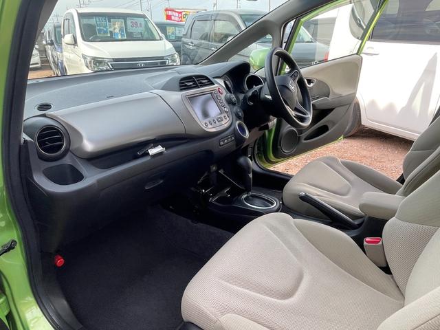 フィットハイブリッド スマートセレクション ハイブリッド ETC バックカメラ ナビ TV オートクルーズコントロール HID スマートキー 電動格納ミラー CVT 盗難防止システム 衝突安全ボディ アルミホイール CD チップアップシート(43枚目)