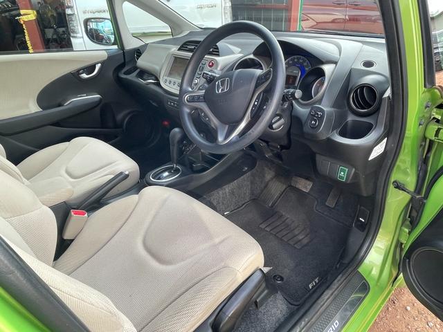 フィットハイブリッド スマートセレクション ハイブリッド ETC バックカメラ ナビ TV オートクルーズコントロール HID スマートキー 電動格納ミラー CVT 盗難防止システム 衝突安全ボディ アルミホイール CD チップアップシート(50枚目)