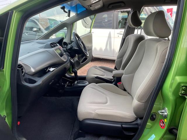 フィットハイブリッド スマートセレクション ハイブリッド ETC バックカメラ ナビ TV オートクルーズコントロール HID スマートキー 電動格納ミラー CVT 盗難防止システム 衝突安全ボディ アルミホイール CD チップアップシート(58枚目)