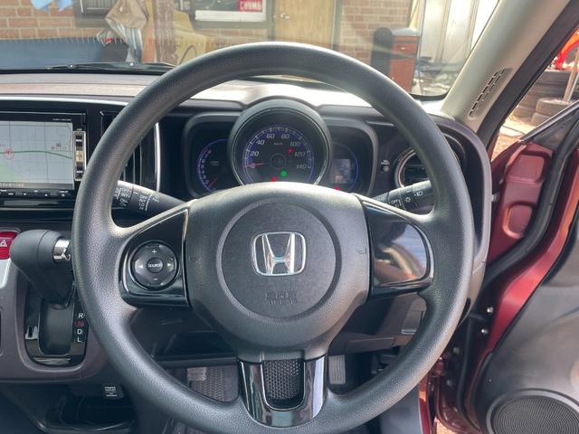 N-ONE プレミアム ツアラー ETC バックカメラ ナビ TV HID スマートキー アイドリングストップ ベンチシート CVT 盗難防止システム ABS ESC CD DVD再生 USB チップアップシート アルミホイール(3枚目)