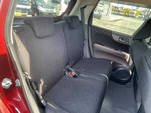 N-ONE プレミアム ツアラー ETC バックカメラ ナビ TV HID スマートキー アイドリングストップ ベンチシート CVT 盗難防止システム ABS ESC CD DVD再生 USB チップアップシート アルミホイール(11枚目)