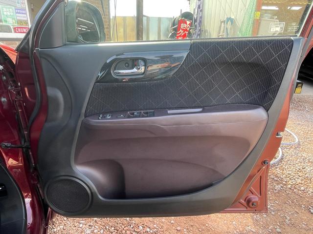 N-ONE プレミアム ツアラー ETC バックカメラ ナビ TV HID スマートキー アイドリングストップ ベンチシート CVT 盗難防止システム ABS ESC CD DVD再生 USB チップアップシート アルミホイール(50枚目)